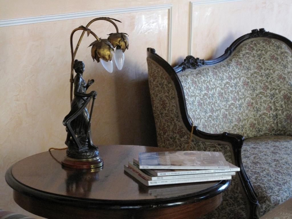 ريبوسْتو B&B Di Charme Camelie Palazzo Nicotra المظهر الخارجي الصورة