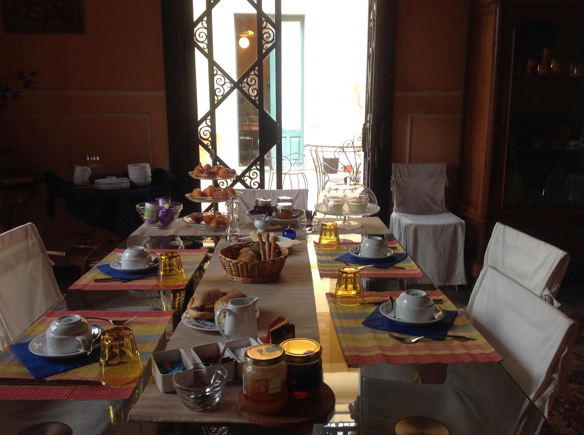 ريبوسْتو B&B Di Charme Camelie Palazzo Nicotra المظهر الخارجي الصورة