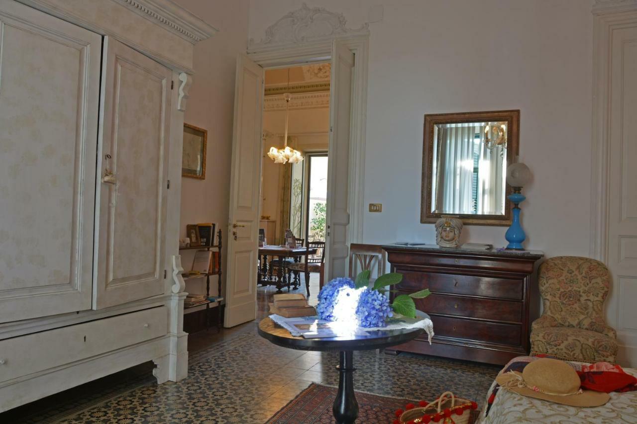 ريبوسْتو B&B Di Charme Camelie Palazzo Nicotra المظهر الخارجي الصورة